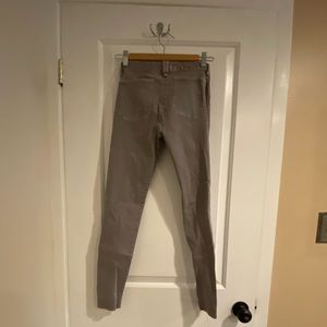 Grey slightly stretchy jeans.